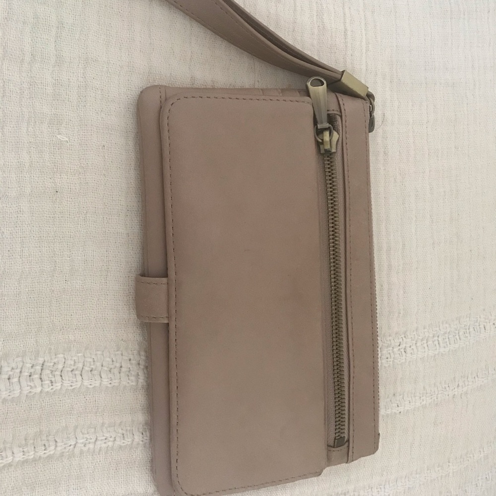 Hobo International- ROAM wristlet in TWILIGT